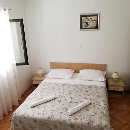 Apartments Aniko Saric Tučepi Exterior foto